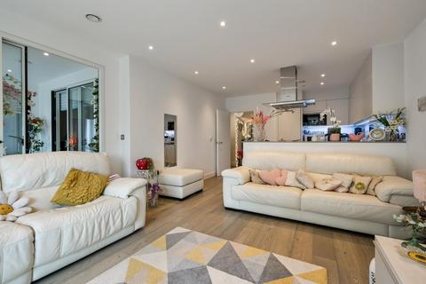 2 bedroom apartment to rent, Perseus Court, Blackwall Reach, London, E14