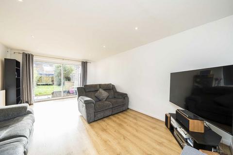 2 bedroom house to rent, Wordsworth Road, Hampton TW12