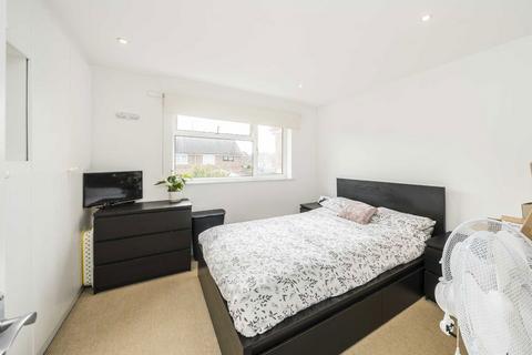 2 bedroom house to rent, Wordsworth Road, Hampton TW12