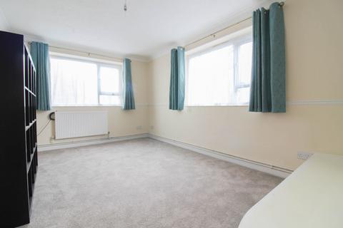 2 bedroom flat to rent, Emerson Park Court, Billet Lane, Hornchurch