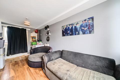 15 Salisbury Crescent, Ashton-under-lyne, OL6 8DB