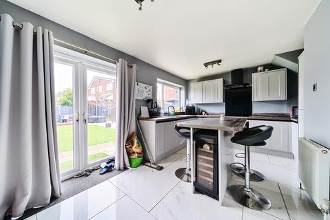 15 Salisbury Crescent, Ashton-under-lyne, OL6 8DB