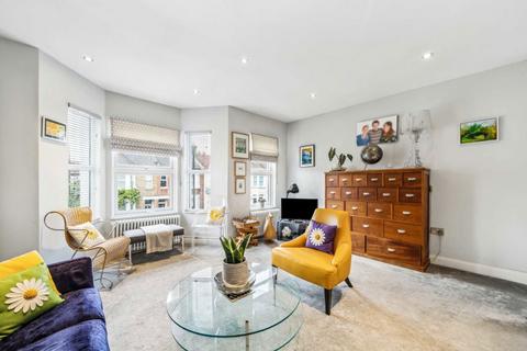 2 bedroom flat for sale, Elthorne Avenue, London W7