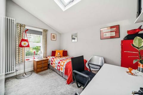 2 bedroom flat for sale, Elthorne Avenue, London W7