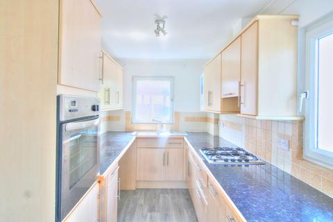 2 bedroom flat to rent, Tutts Barn Lane, Eastbourne BN22