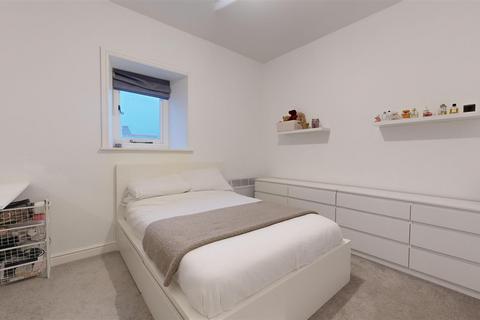 1 bedroom flat for sale, Victoria Square, Portland