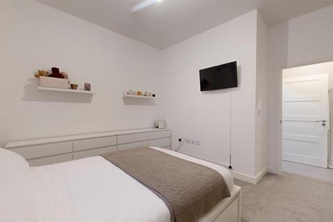 1 bedroom flat for sale, Victoria Square, Portland