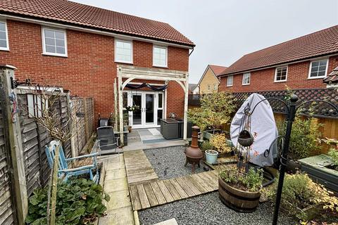 3 bedroom semi-detached house for sale, Walnut Drive, Chippenham SN15