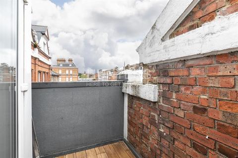 Studio to rent, Luminaire Apartments, Kilburn High Road, NW6 7JR