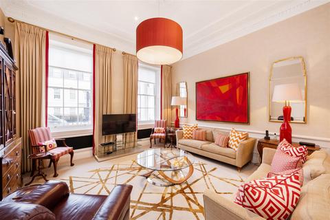 3 bedroom flat for sale, Lyall Street, Belgravia, SW1X.