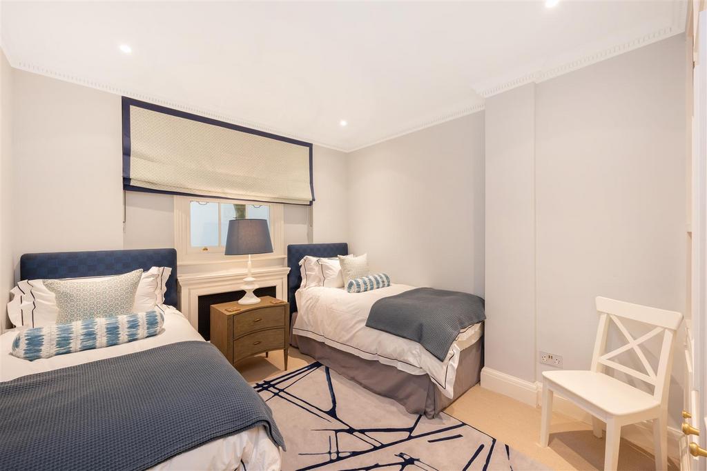 2 Lyall Street Hi-26.jpg