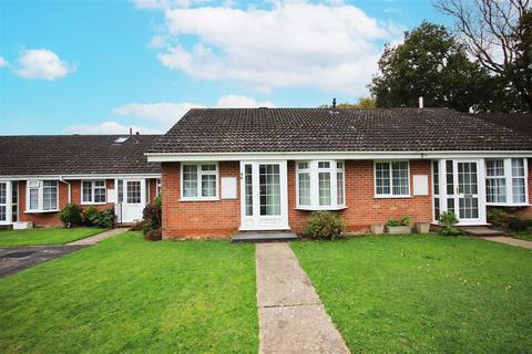 2 bedroom bungalow to rent, Little Dene Copse, Pennington