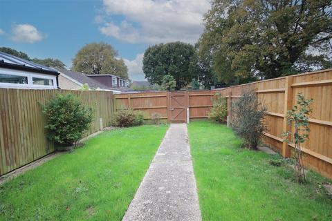 2 bedroom bungalow to rent, Little Dene Copse, Pennington