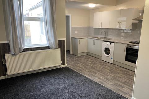 3 bedroom house to rent, Collins Street, Bristol BS11