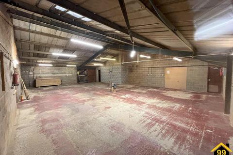 Warehouse to rent, Taylors, Chigwell, Essex, IG7