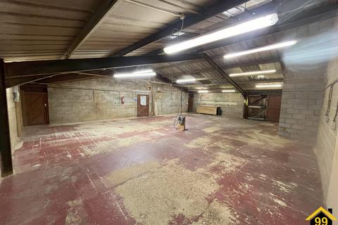 Warehouse to rent, Taylors, Chigwell, Essex, IG7