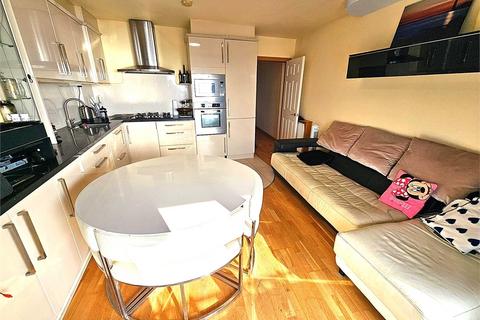 1 bedroom in a flat share to rent, Belton Corner, Leigh on sea, Leigh on sea,