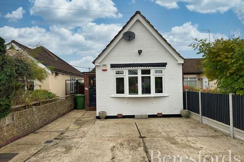 2 bedroom bungalow for sale, Parsonage Road, Rainham, RM13