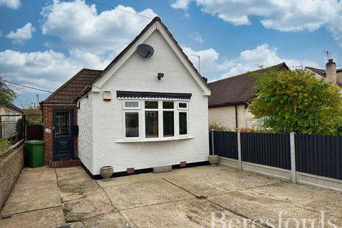 2 bedroom bungalow for sale, Parsonage Road, Rainham, RM13