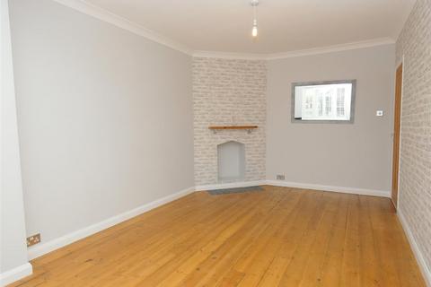 1 bedroom ground floor flat to rent, St. Johns Road, Whitstable, CT5