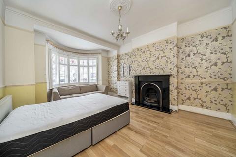 4 bedroom house to rent, Newquay Road, London SE6