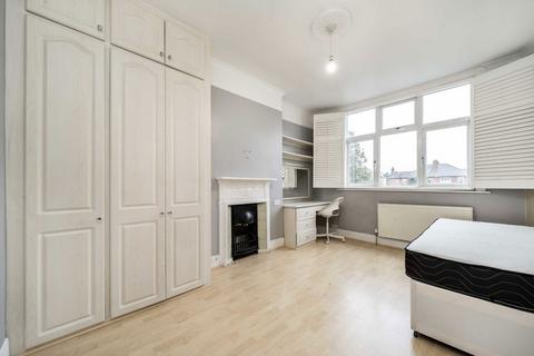 4 bedroom house to rent, Newquay Road, London SE6