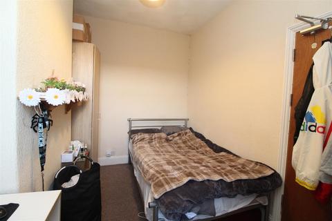 3 bedroom private hall to rent, Arabella Street, Cardiff CF24