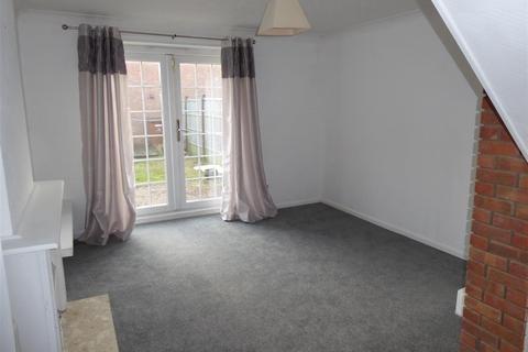 2 bedroom semi-detached house to rent, Eskham Close, Cleethorpes