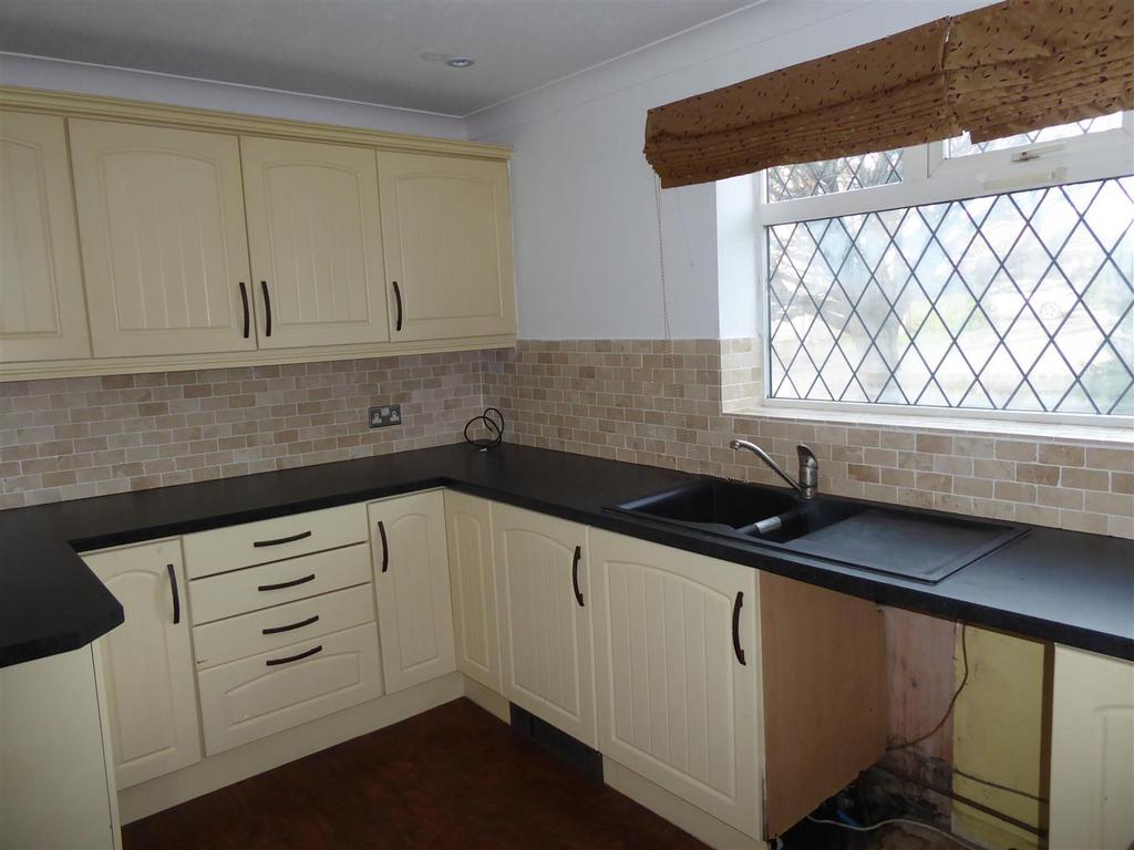 Kitchen/Breakfast Bar