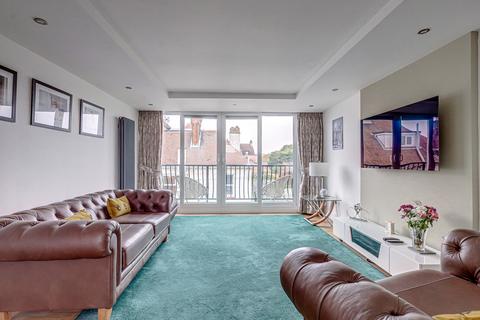 2 bedroom flat for sale, Imperial Avenue, Westcliff-on-sea, SS0