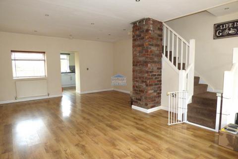 3 bedroom end of terrace house to rent, Dunraven Street, Aberkenfig, Bridgend . CF32 9AS