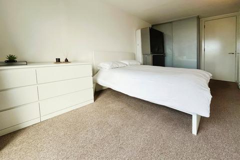 1 bedroom flat for sale, Longfield Centre, Manchester M25