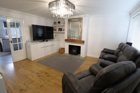 3 bedroom terraced house for sale, Keats Walk, Rayleigh, SS6