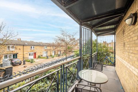 3 bedroom flat to rent, Rubens Place, Brixton, London, SW4