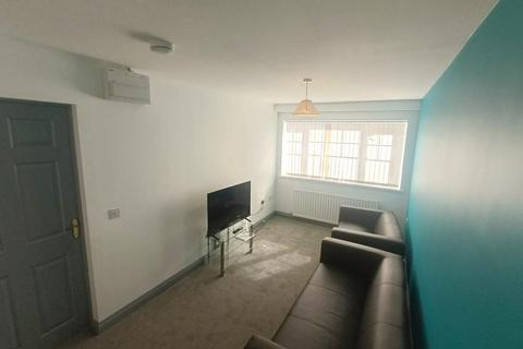 6 bedroom end of terrace house to rent, 40 Faraday Court, Sheraton Park