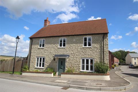 4 bedroom detached house to rent, Grosvenor Drive, Wiltshire SP3