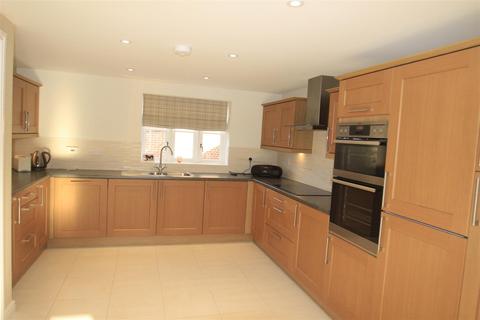 4 bedroom detached house to rent, Grosvenor Drive, Wiltshire SP3