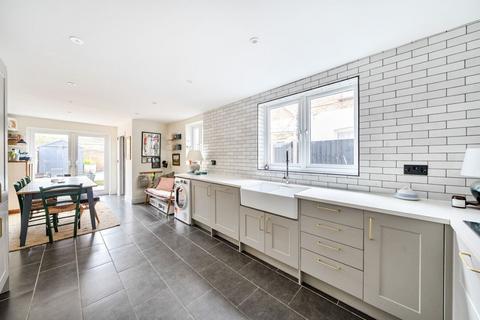 197 Castle Road, Bedford, MK40 3TX