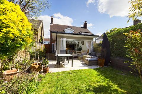 3 bedroom semi-detached house to rent, Albany Road, West Green RH11