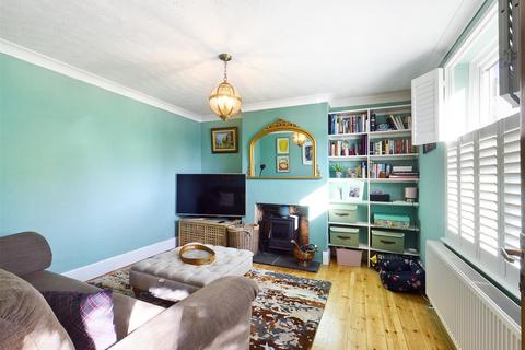 3 bedroom semi-detached house to rent, Albany Road, West Green RH11