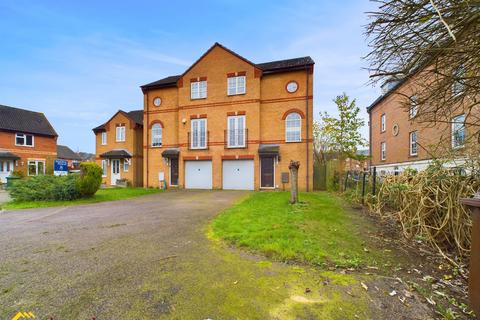 3 bedroom townhouse to rent, Brunswick Place, Banbury OX16