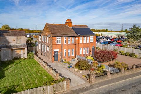 4 bedroom semi-detached house for sale, Mill Lane, Widnes WA8