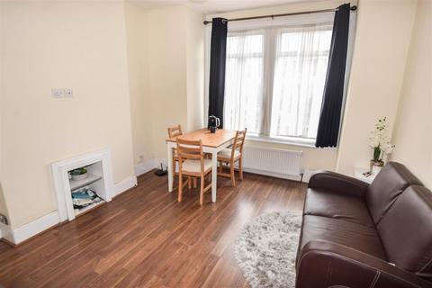 3 bedroom house to rent, Western Road, Colliers Wood SW19