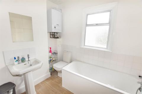 3 bedroom house to rent, Western Road, Colliers Wood SW19