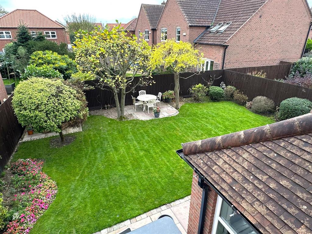 Rear Garden Overview 717