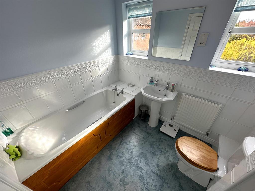 Family Bathroom 719