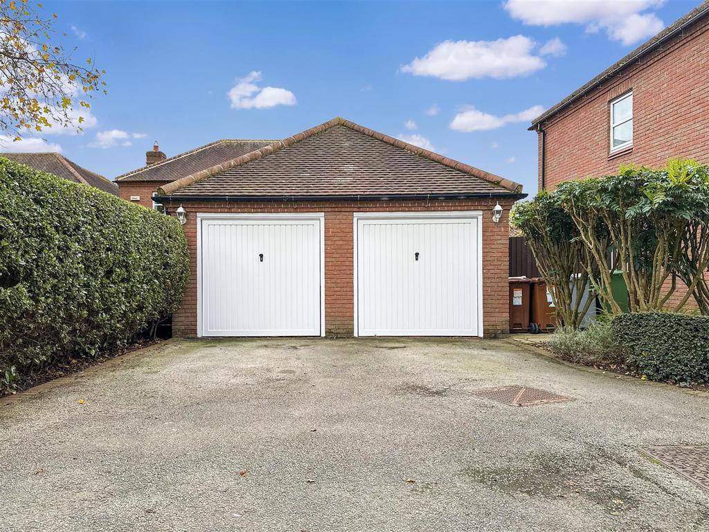 Detached Double Garage 847