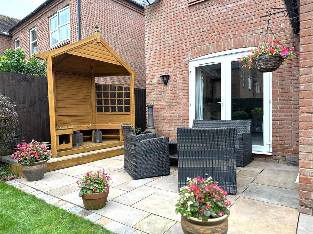 Paved Seating Area 832