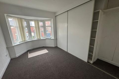 3 bedroom flat to rent, Watt Sreeet, Gateshead NE8