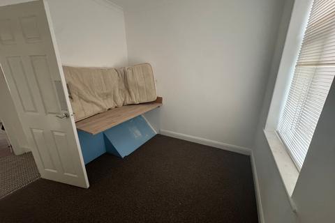 3 bedroom flat to rent, Watt Sreeet, Gateshead NE8